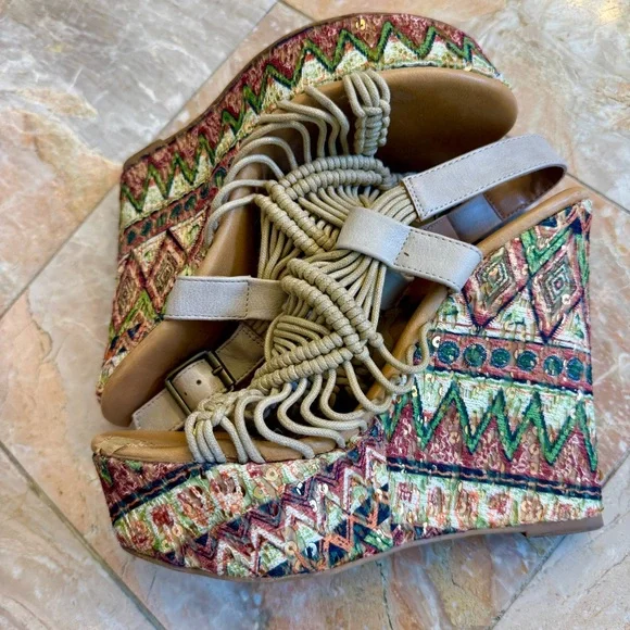 Women’s Sequin Vibrant Woven Wedge Sandals - Picture 2 of 4